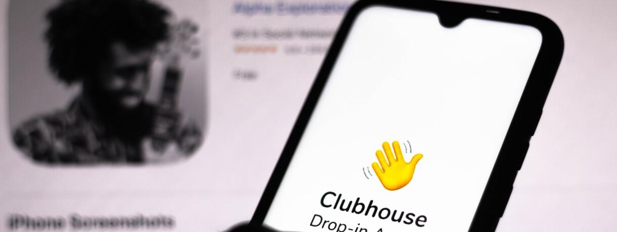 Educational Clubhouse: how to register, who to follow and listen to in the new social network