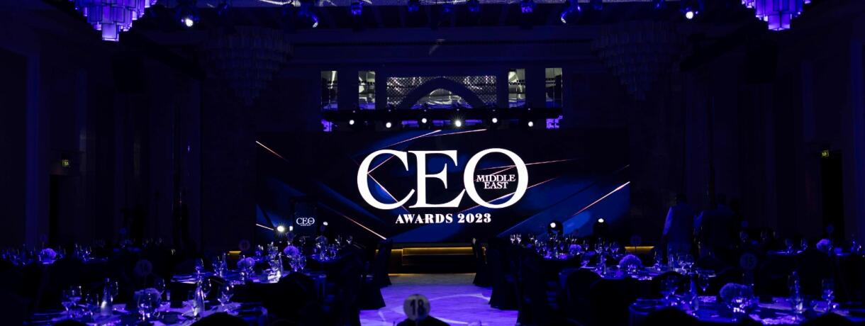 ¡Mila Smart Semeshkina recibe el premio CEO Middle East Awards 2023!